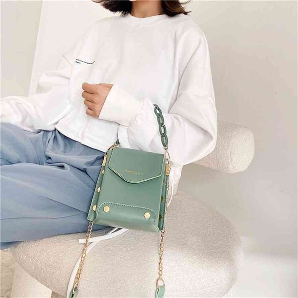 2021 new fashion trend korean version ins chain women's single shoulder simple foreign style slung mobile phone bag
2021 new fashion trend korean version ins chain women's single shoulder simple foreign style slung mobile phone bag