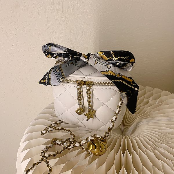 niche design popular handbags 2021 new wild diamond chain messenger bag mini square bag box bag shoulder width 13cm
niche design popular handbags 2021 new wild diamond chain messenger bag mini square bag box bag shoulder width 13cm