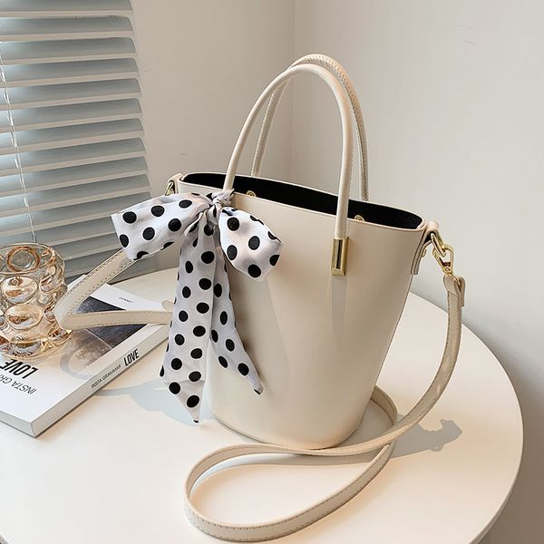 niche design popular bag women all-match 2021 new fashion messenger bag senior handbag bucket bag shoulder width 23cm
niche design popular bag women all-match 2021 new fashion messenger bag senior handbag bucket bag shoulder width 23cm