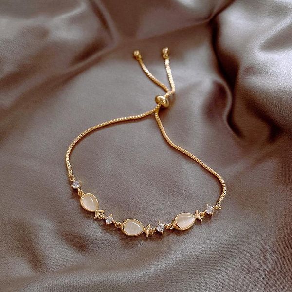 charm bracelets 2021 luxury cat's eye small fish shape female bracelet wrist exquisite jewelry fashion girl party unusual, Golden;silver
charm bracelets 2021 luxury cat's eye small fish shape female bracelet wrist exquisite jewelry fashion girl party unusual, Golden;silver