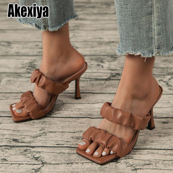 summer women slippers open toe low high heels shoes sandal female leisure beach black party heel o246
summer women slippers open toe low high heels shoes sandal female leisure beach black party heel o246