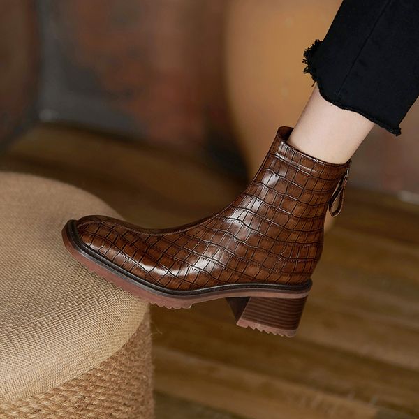 pattern head martin short autumn winter 2021 simple and versatile square heel women's boots, Black
pattern head martin short autumn winter 2021 simple and versatile square heel women's boots, Black