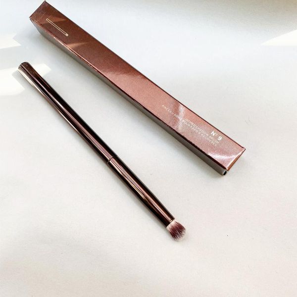 makeup brushes domed shadow brush no.9 metal dark-bronze handle synthetic eye smokey smudge beauty cosmetics tool
makeup brushes domed shadow brush no.9 metal dark-bronze handle synthetic eye smokey smudge beauty cosmetics tool