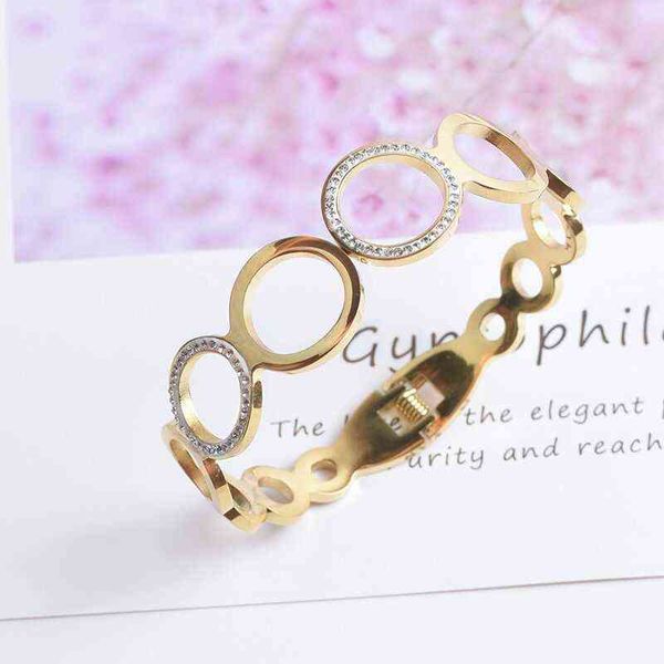 fashion hollow out punk bangles bracelets crystal spring clasp stainless steel bangle gold luxury for women wedding jewelry, Golden;silver
fashion hollow out punk bangles bracelets crystal spring clasp stainless steel bangle gold luxury for women wedding jewelry, Golden;silver