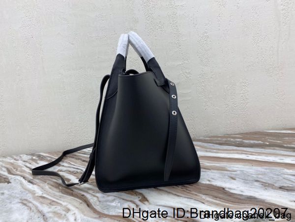 2020 classic lady's 7a high-end custom quality large capacity handbag fashion style intellectual elegance.buckle, ring buckle
2020 classic lady's 7a high-end custom quality large capacity handbag fashion style intellectual elegance.buckle, ring buckle