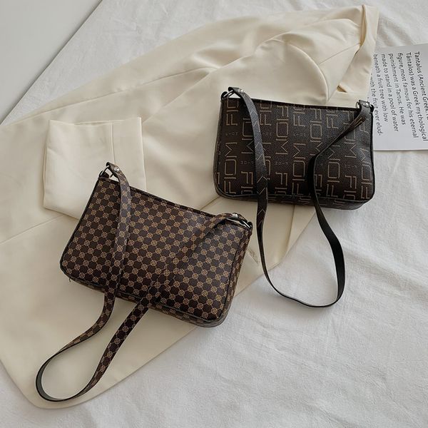 simple underarm bag new retro pattern hand-held shoulder baguette bag with foreign style and fashionable texture handbag mmm
simple underarm bag new retro pattern hand-held shoulder baguette bag with foreign style and fashionable texture handbag mmm