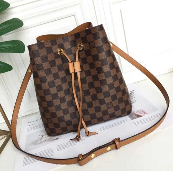 bags brand designer luxury jvye m44022 trendy bucket bag shoulder female bag new net red handles envelope handbags iconic totes cross bo
bags brand designer luxury jvye m44022 trendy bucket bag shoulder female bag new net red handles envelope handbags iconic totes cross bo