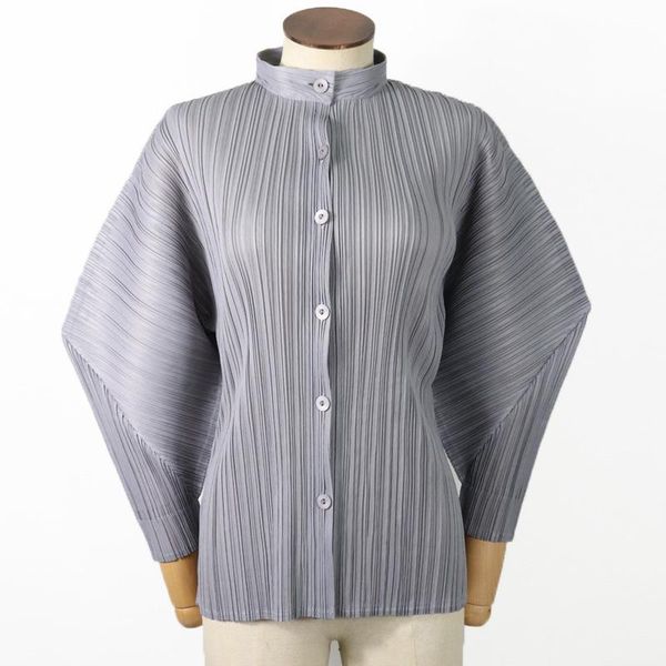 women's jackets lanmrem 2021 autumn stand collar single breasted solid color pleated jacket women vintage loose slim was thin cardigan, Black;brown
women's jackets lanmrem 2021 autumn stand collar single breasted solid color pleated jacket women vintage loose slim was thin cardigan, Black;brown