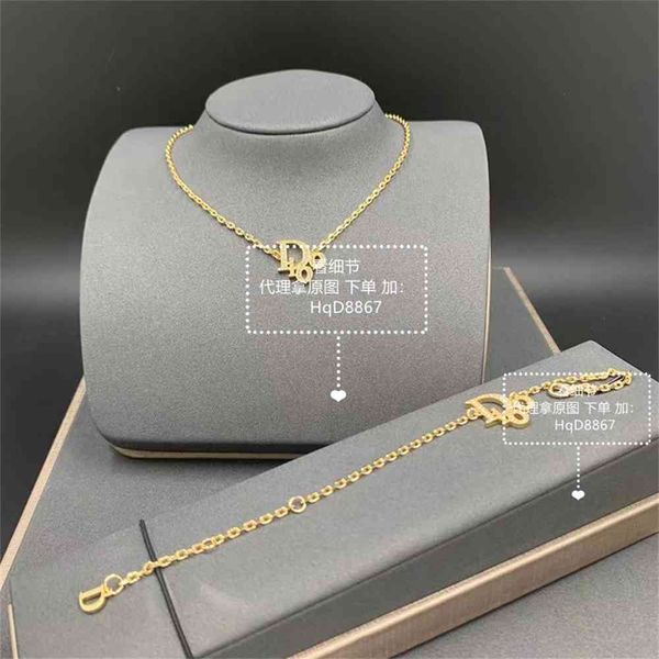 2021 luxury designer jewelry letter necklace color brass simple girl design light luxury clavicle chain bracelet, Silver
2021 luxury designer jewelry letter necklace color brass simple girl design light luxury clavicle chain bracelet, Silver