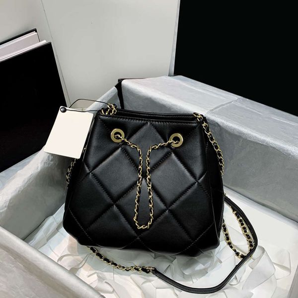 designer luxury2020 new style fine suede leather fashion can be worn on one shoulder volume is not big capacity is very big gold button with
designer luxury2020 new style fine suede leather fashion can be worn on one shoulder volume is not big capacity is very big gold button with