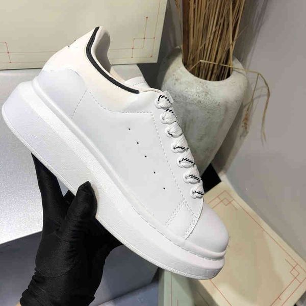 2022 high version rubber dropping leather thick sole2022 new versatile soled couple casual board shoes, Black
2022 high version rubber dropping leather thick sole2022 new versatile soled couple casual board shoes, Black