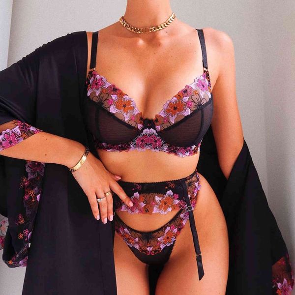 lingerie heavy industry color embroidery underwear three-point suspender three piece set 19099, Red;black
lingerie heavy industry color embroidery underwear three-point suspender three piece set 19099, Red;black