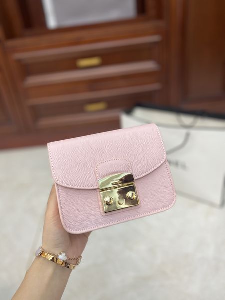 2021fashion chain shoulder inclined across bags famous luxury purse l flower genuine leather designer ladies bag style hobo handbag have a s
2021fashion chain shoulder inclined across bags famous luxury purse l flower genuine leather designer ladies bag style hobo handbag have a s