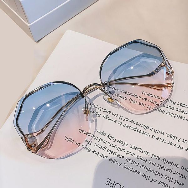 sunglasses the korean version of trendy gradient color fashion female net red curved legs frameless trim metal glasses, White;black
sunglasses the korean version of trendy gradient color fashion female net red curved legs frameless trim metal glasses, White;black