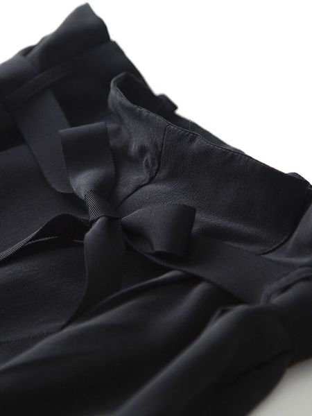 capri 2021 fashion frontier temperament commuting pure silk broad leg trousers belt flower bud women's paper bag pants, Black;white
capri 2021 fashion frontier temperament commuting pure silk broad leg trousers belt flower bud women's paper bag pants, Black;white