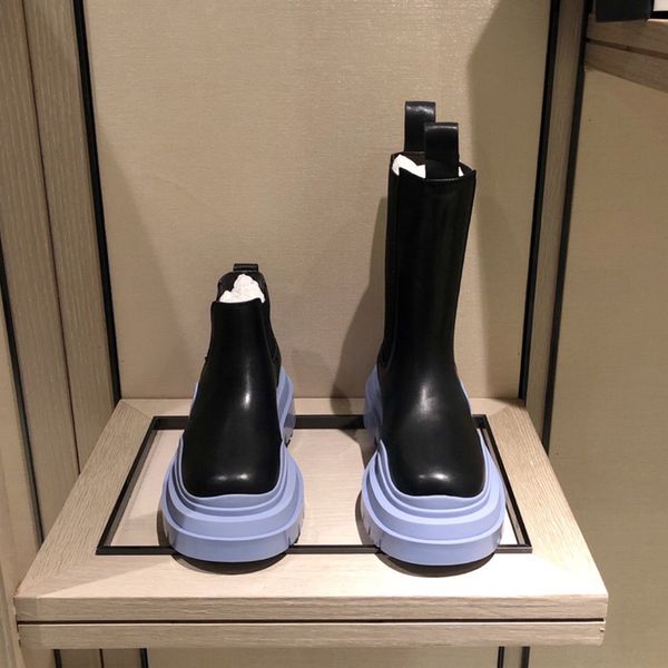 2021 latest leather flat boots. full upper. exclusive candy color. but you shine1, Black
2021 latest leather flat boots. full upper. exclusive candy color. but you shine1, Black