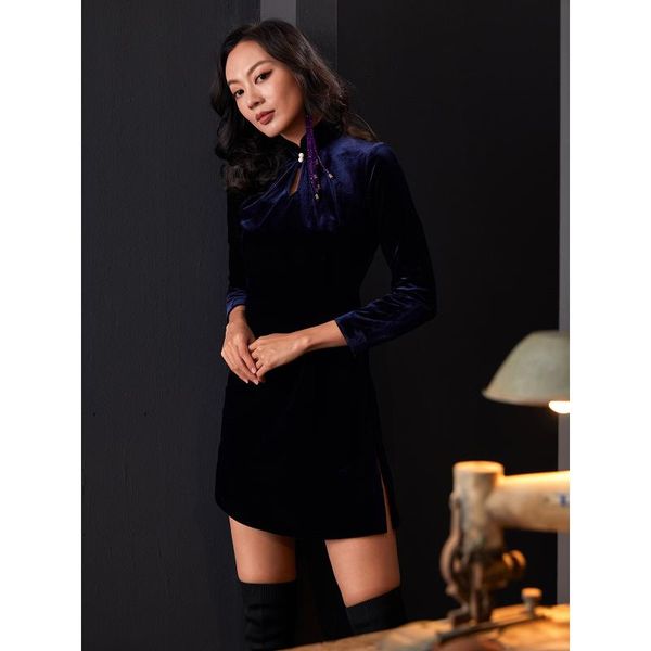 fu lang / 2021. original niche designer dress young stretch velvet long sleeve button cultivate morality cheongsam ethnic clothing, Red
fu lang / 2021. original niche designer dress young stretch velvet long sleeve button cultivate morality cheongsam ethnic clothing, Red
