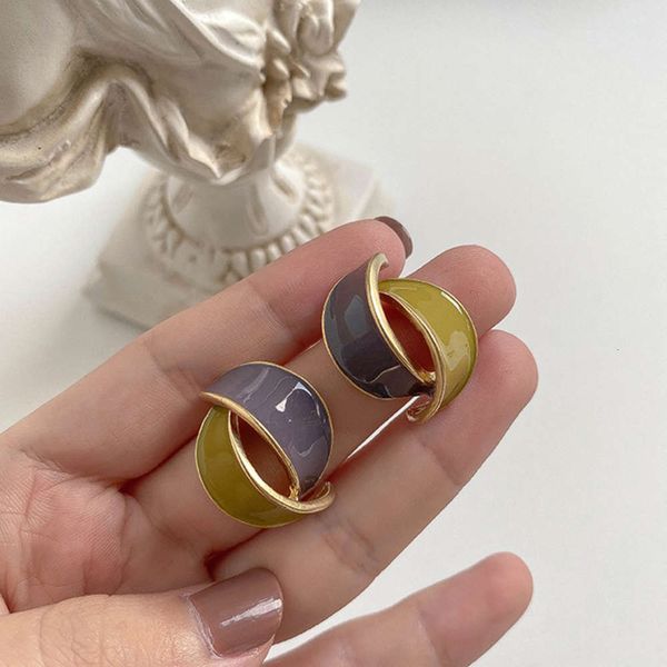 color simple contrast earrings temperament personalized fashion earrings
color simple contrast earrings temperament personalized fashion earrings