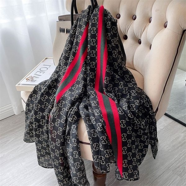 autumn new scarf generous female fashion spring and autumn temperament versatile sunscreen foreign style baotou silk, Blue;black
autumn new scarf generous female fashion spring and autumn temperament versatile sunscreen foreign style baotou silk, Blue;black