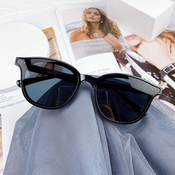 classic sunglasses polarized sunglasses for men and women travel uv sun mirror leg fashion plate frame tr, White;black
classic sunglasses polarized sunglasses for men and women travel uv sun mirror leg fashion plate frame tr, White;black