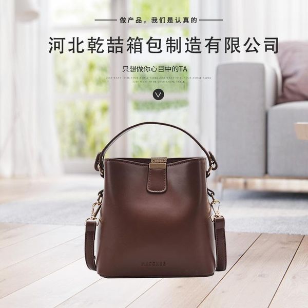 evening bags women's bag 2021 fashion korean version of yang gas hand-held shoulder oblique bucket
evening bags women's bag 2021 fashion korean version of yang gas hand-held shoulder oblique bucket