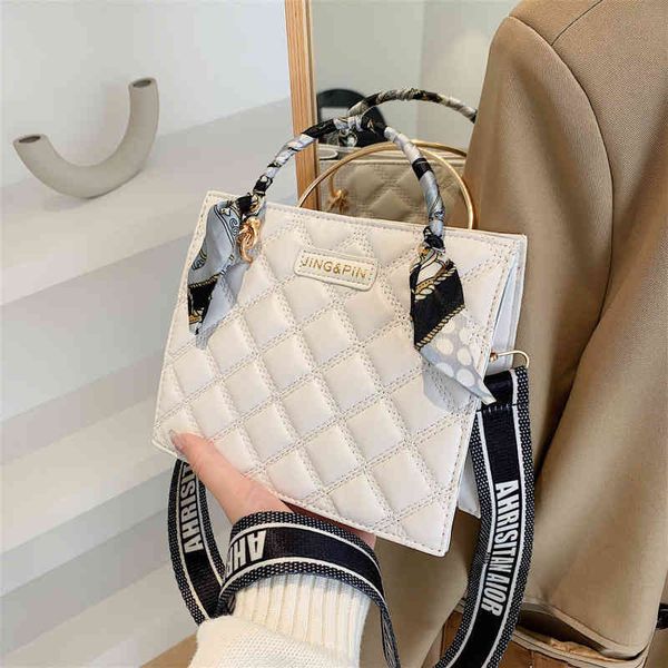 2022 latest handbag factory store on popular texture trend personalized silk scarf european women's diagonal cross u29c, Black;red
2022 latest handbag factory store on popular texture trend personalized silk scarf european women's diagonal cross u29c, Black;red