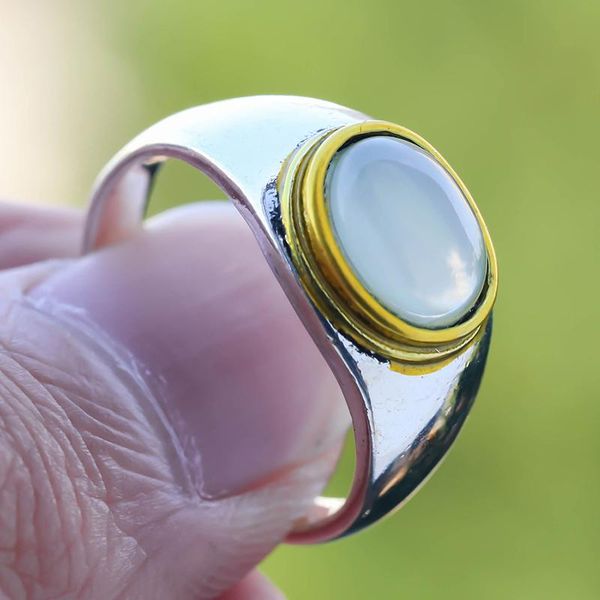cluster rings classic oval opal stone ring simple design silver color moonstone for women wedding party luxury jewelry gift, Golden;silver
cluster rings classic oval opal stone ring simple design silver color moonstone for women wedding party luxury jewelry gift, Golden;silver