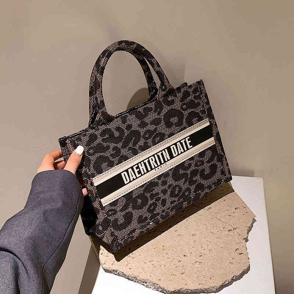 2022 factory wholesale new leopard print women's lattice letter small square colors handbag various specifications satchel
2022 factory wholesale new leopard print women's lattice letter small square colors handbag various specifications satchel