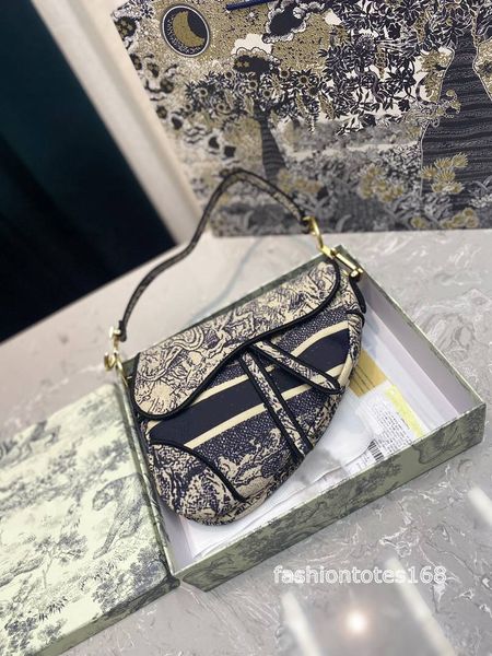 2022new designer bag, ladies luxury red leather saddle pochette handbag crossbody embroidery one-shoulder dinner bag
2022new designer bag, ladies luxury red leather saddle pochette handbag crossbody embroidery one-shoulder dinner bag