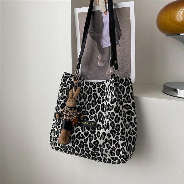 evening bags 2021 winter handbags women vintage style leopard shoulder bag for leather straps ladies hand tote bolso mujer
evening bags 2021 winter handbags women vintage style leopard shoulder bag for leather straps ladies hand tote bolso mujer
