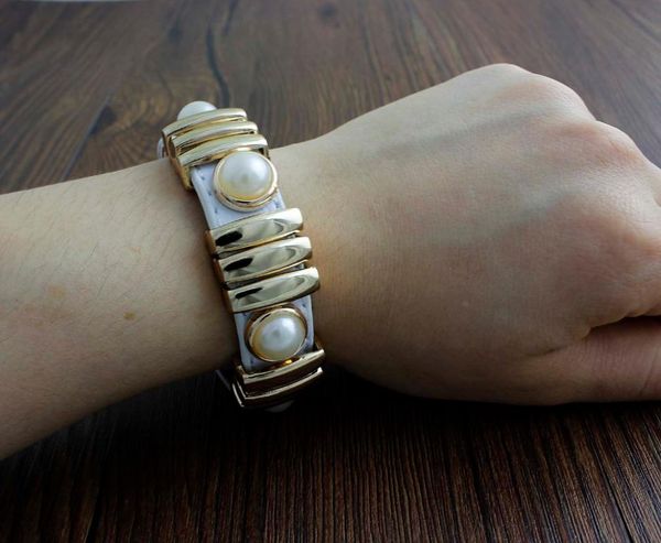 charm bracelets fashion white leather bracelet chain with pearl studs charms for women gift, Golden;silver
charm bracelets fashion white leather bracelet chain with pearl studs charms for women gift, Golden;silver