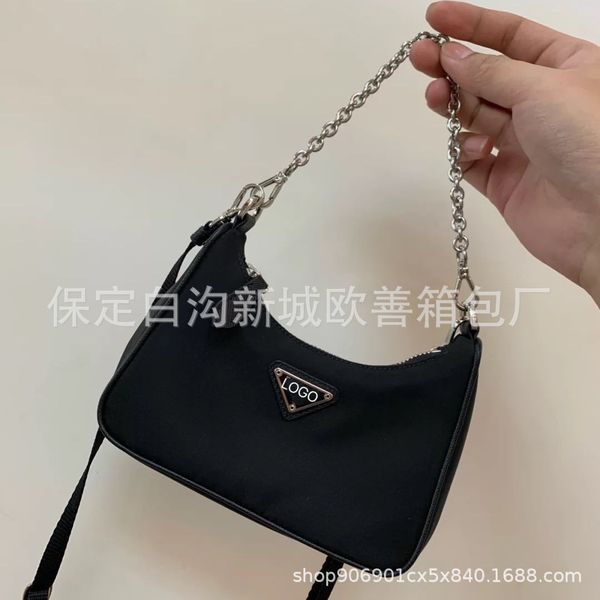 2021 new mini underarm women's nylon magic stick chain bag net red same single shoulder messenger bag
2021 new mini underarm women's nylon magic stick chain bag net red same single shoulder messenger bag