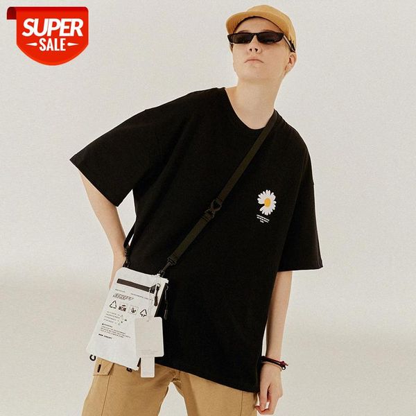 korean copyright zhilong same paragraph small daisy short-sleeved t-shirt male ins tide brand loose couple half-sleeved #ut0d, White;black
korean copyright zhilong same paragraph small daisy short-sleeved t-shirt male ins tide brand loose couple half-sleeved #ut0d, White;black