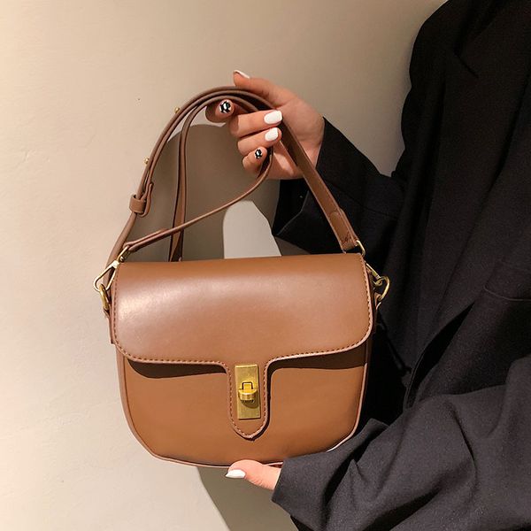 korean texture semi-circular bag women's 2021 autumn saddle simple single shoulder messenger bag trend
korean texture semi-circular bag women's 2021 autumn saddle simple single shoulder messenger bag trend