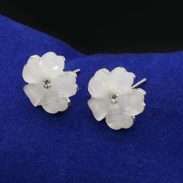exquisite crystal ornaments beautiful crystal five leaf flower earrings acrylic small flower earrings, Golden
exquisite crystal ornaments beautiful crystal five leaf flower earrings acrylic small flower earrings, Golden