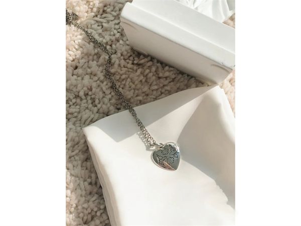 luxury designer necklace trend silver blind love heart pendant women and mens lovers couple necklaces for wedding gift fashion classic jewel
luxury designer necklace trend silver blind love heart pendant women and mens lovers couple necklaces for wedding gift fashion classic jewel