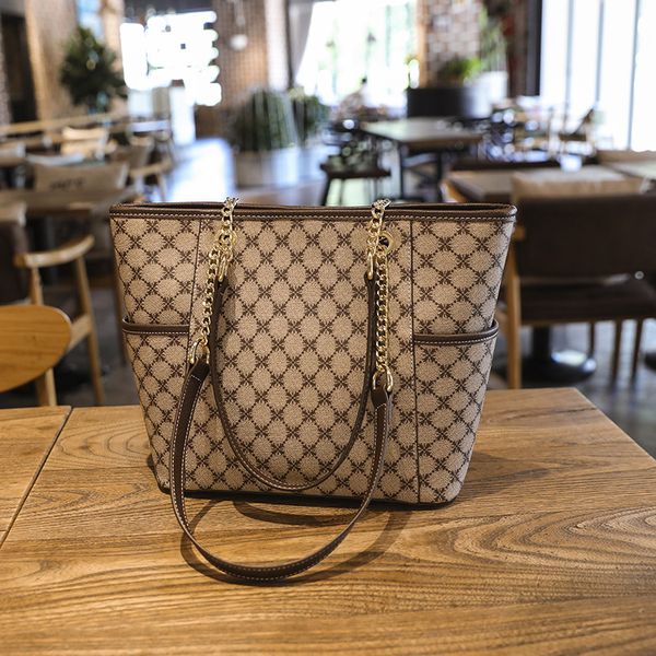 bolsa feminine women hand-bag chain bucket handbags brand design qualitified pu leather ladies totes shopping bag
bolsa feminine women hand-bag chain bucket handbags brand design qualitified pu leather ladies totes shopping bag