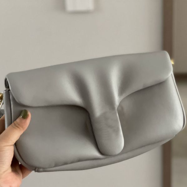 high genuine leather pillow bag ladies flip over crossbody bags big messenger handbag fashion cloud package
high genuine leather pillow bag ladies flip over crossbody bags big messenger handbag fashion cloud package