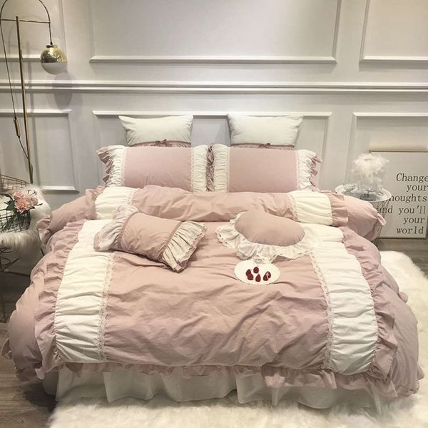 four piece all cotton ruffle girl heart princess pink quilt cover bed skirt autumn and winter bedding
four piece all cotton ruffle girl heart princess pink quilt cover bed skirt autumn and winter bedding