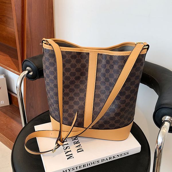 factory direct sale 75% off large capacity women's 2021 new autumn and winter versatile single shoulder commuter advanced sense messeng
factory direct sale 75% off large capacity women's 2021 new autumn and winter versatile single shoulder commuter advanced sense messeng