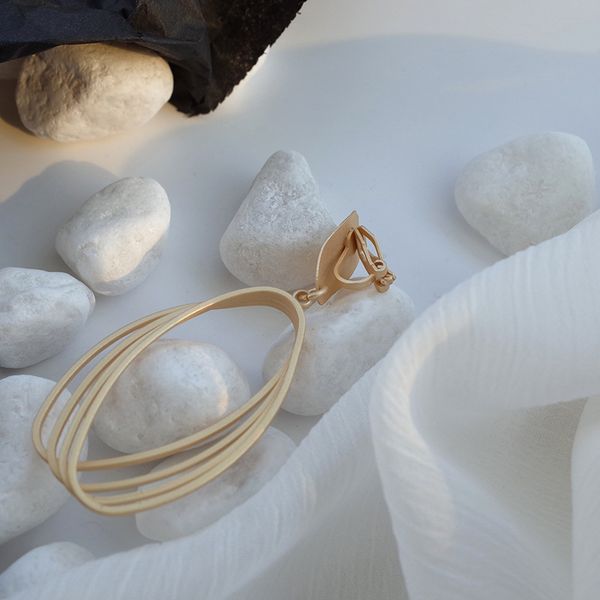 925 silver needle cold wind earrings european and american long geometric oval drop simple matte matte frosted earring female, Golden
925 silver needle cold wind earrings european and american long geometric oval drop simple matte matte frosted earring female, Golden