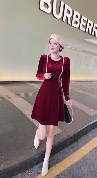 new velvet dress in autumn and winter 2021, White;black 
new velvet dress in autumn and winter 2021, White;black