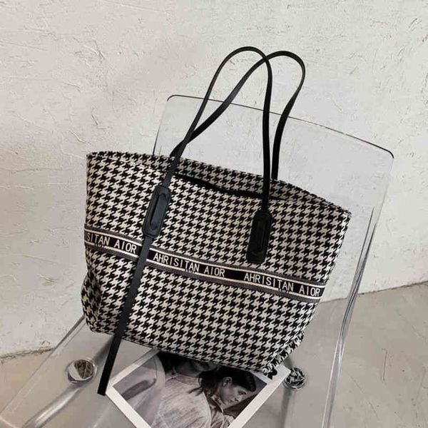 84% off shop factory french minority women's new fashion high-grade sense versatile shoulder high-capacity student handbag
84% off shop factory french minority women's new fashion high-grade sense versatile shoulder high-capacity student handbag