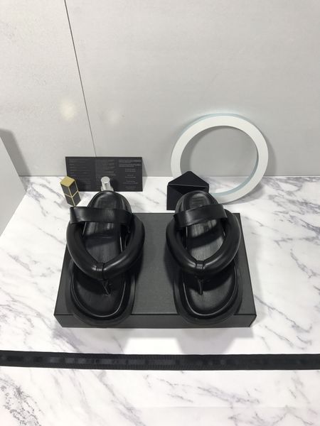 thick-soled slippers leather s bread bubble flip-flops women's new summer outer wear fat sandals and slippers beach shoes 01, Black
thick-soled slippers leather s bread bubble flip-flops women's new summer outer wear fat sandals and slippers beach shoes 01, Black