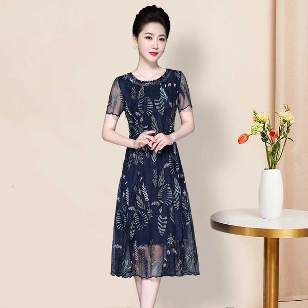 luxury party evening dress middle aged women's summer wtern , 40 years old, 50 cloth, , rich wife, taiwan skirt, covering the belly, White;pink 
luxury party evening dress middle aged women's summer wtern , 40 years old, 50 cloth, , rich wife, taiwan skirt, covering the belly, White;pink