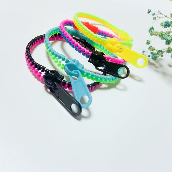 2022 toyshop luminous zip bracelet bangles metal zipper rainbow fidget toys kids jewelry gift color wristband students popular fashioin brac
2022 toyshop luminous zip bracelet bangles metal zipper rainbow fidget toys kids jewelry gift color wristband students popular fashioin brac