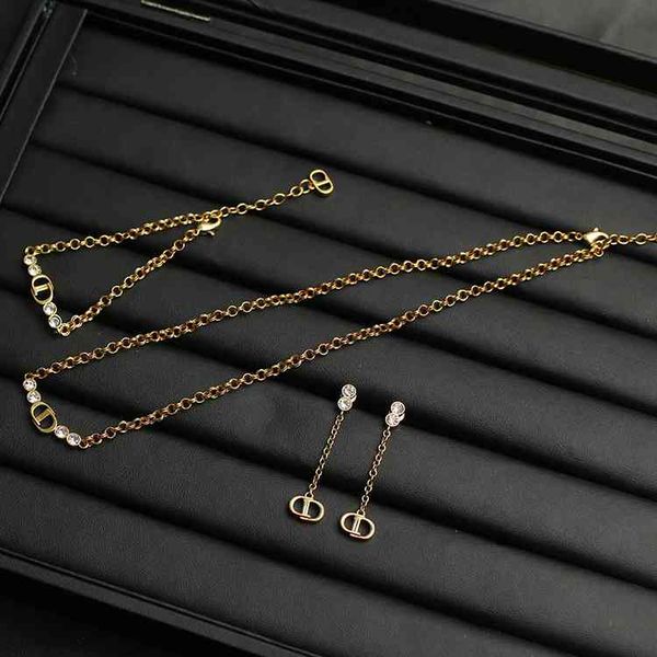 luxury designer fashion necklace d suit / di family cd letter womanly temperament bracelet womens personality earrings womens, Red;brown
luxury designer fashion necklace d suit / di family cd letter womanly temperament bracelet womens personality earrings womens, Red;brown