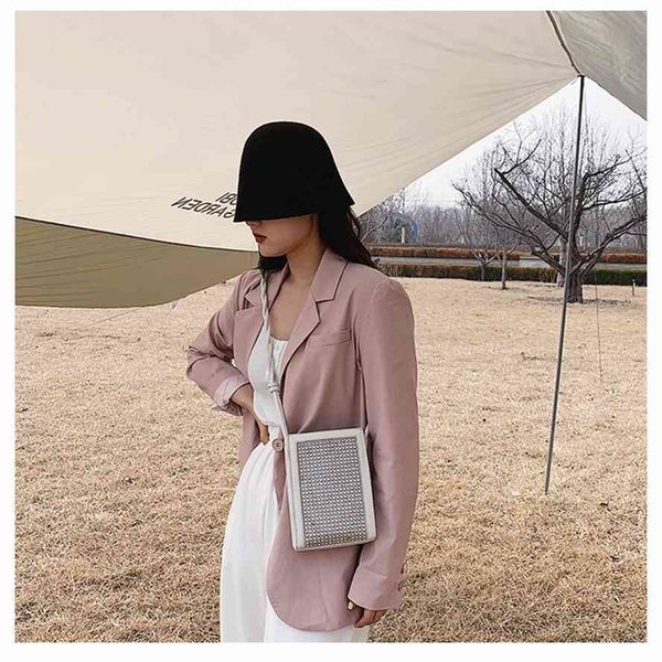 2021 new water drill small square women's korean fashion simple one shoulder slant span bag foreign style mobile phone
2021 new water drill small square women's korean fashion simple one shoulder slant span bag foreign style mobile phone