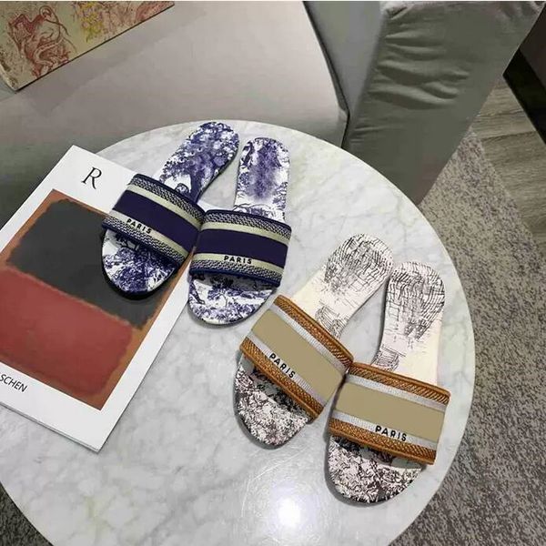 2022 designer leather ladies sandals summer flat slipper fashion beach woman big head slipper rainbow letters slippers, Black
2022 designer leather ladies sandals summer flat slipper fashion beach woman big head slipper rainbow letters slippers, Black