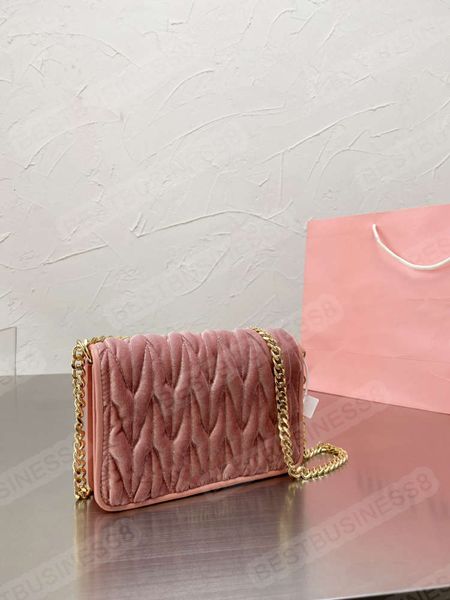 female designer microfiber leather material simple and fashionable chain bag messenger sweet lady temperament with box
female designer microfiber leather material simple and fashionable chain bag messenger sweet lady temperament with box